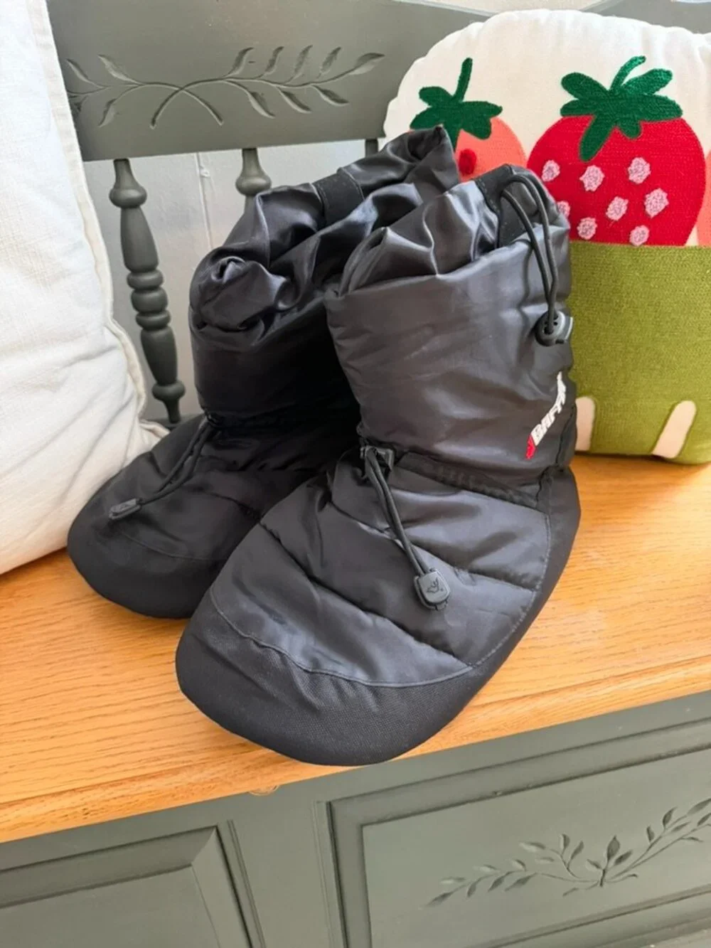 CUSH BOOTY | Unisex Hybrid Slipper Guide Black / XXXL